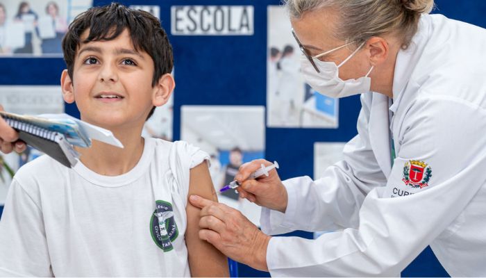 Estado retoma vacinação nas escolas e reforça importância da carteirinha em dia